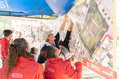 Actividad ‘Mapping con Sentidos’ con los vecinos del Parque La Asunción en Puente Aranda en el marco del ‘Día del Espacio Público’